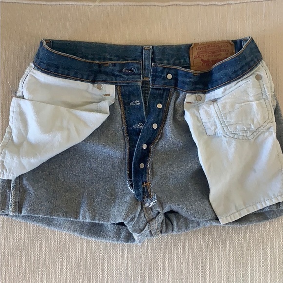 Vintage Levi Jean Shorts- size 26/27 - Picture 5 of 5